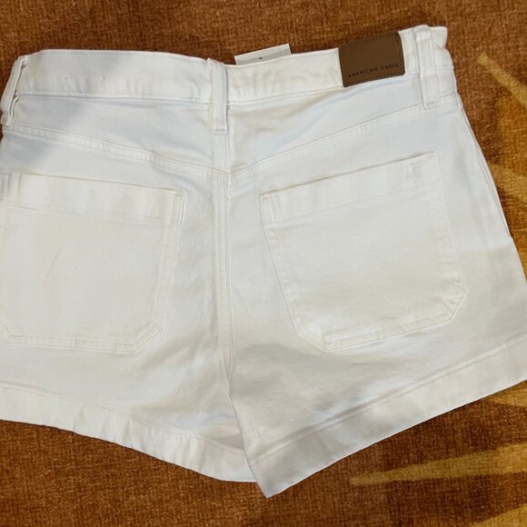 NWT AE Strigid Super High-Waisted Relaxed Denim Short Color: White Size: 6 - Picture 3 of 5